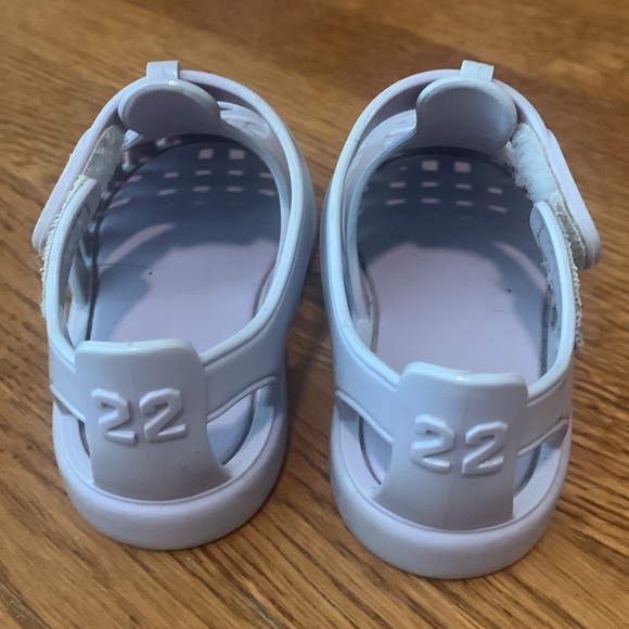 Lilac Igor sandals. Size 22 (5.5-6 US). Gently used. - Picture 3 of 4